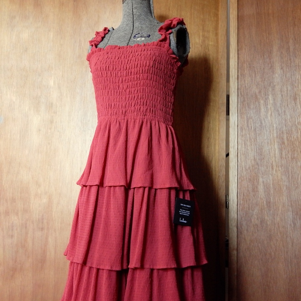 NWT Lulu’s Tiered Midi Dress - Picture 9 of 16